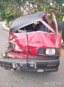 Lakalantas di Lintas Sumatera Simpang Tiga Islamic Center, Zebra Dihantam Truk