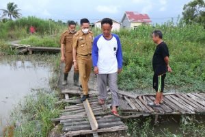 Ratu Dewa tinjau Jalan berlubang dan jembatan