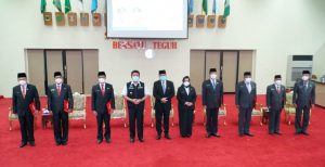 Gubernur Serahkan SK Pelaksana Harian Bupati  