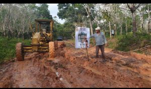 PUPR Terus Bekerja, Kali Ini Perbaiki Jalan Di Plakat Tinggi