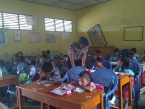 Pahlawan tanpa tanda jasa, Anggota Polisi Bripka Candra itu juga Guru SD