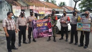 Putus Mata Rantai Covid 19, Kapolsek Dan Babinsa Edukasi Pedagang