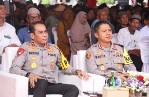 Kapolda Sumsel Bagikan 2.500 Paket Sembako, Berikan Hadiah Umroh bagi Warga Kurang Mampu