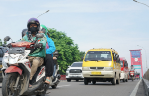 Hati-Hati di Jalan! Ini 5 Tips Aman Berkendara Dekat Angkot dari Astra Motor Sumsel