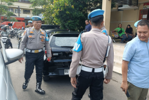 Langgar Aturan! Ban Kendaraan di Mapolda Sumsel Dikempiskan dalam Operasi Penertiban