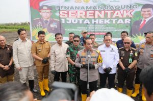 Perkuat Swasembada Pangan 2025, Kapolda dan Pangdam Pimpin Gerakan Tanam Jagung di Ogan Ilir