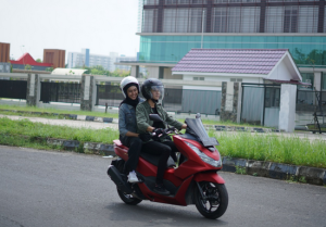 Biar Romantis Tanpa Risiko! Ini Cara #Cari_Aman Saat Berkendara di Hari Valentine