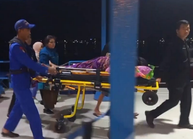 Demi Selamatkan Ibu Hamil, Polairud Sumsel Tempuh Malam Gelap dengan Ambulance Apung!