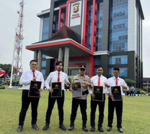 Ungkap Curas Rp841 Juta, 9 Polisi Polsek Sanga Desa Diganjar Pin Emas Kapolda!