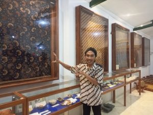 Rahasia Museum Batik Yogyakarta : Dari Cinta Pasangan Kolektor hingga QRIS Digital!