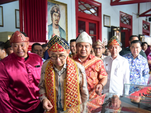Fadli Zon Buka Pameran Prangko “Para Pendiri Bangsa” di Palembang : Filateli Bukan Sekadar Hobi, tapi Jejak Sejarah!