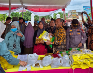Pemkab Muba Kembali Gelar Gerakan Pangan Murah, Warga Tegal Mulyo Serbu 1.600 Paket Sembako!