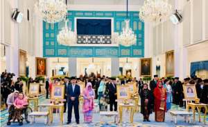 Ketika Anak dan Cucu Pahlawan Menangis di Istana : Cerita di Balik Penghargaan Prabowo untuk 10 Tokoh Bangsa