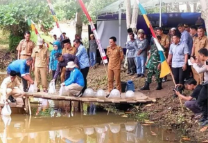 OKU Tebar 41 Ribu Ikan! Bupati Teddy Meilwansyah Pimpin Gerakan Besar Pulihkan Sungai