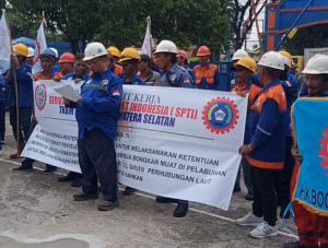 Ratusan Buruh Pelabuhan Geruduk KSOP Palembang : “Jika Diabaikan, Kami Mogok Nasional!”