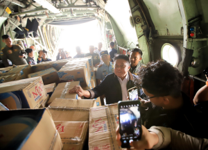 Hercules C-130 Angkat 14,9 Ton Bantuan dari Palembang! Herman Deru : “Ini Wajib Kita!”