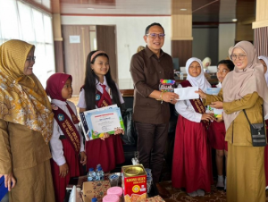 Haru! Wakil Ketua DPRD PALI Apresiasi Siswa SDN 17 Talang Ubi Berprestasi Nasional