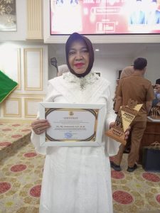 Gemar Sedekah dan Konsisten Berbagi, Dr. Hj. Asmawati Raih Juara I Baznas Palembang Award 2025