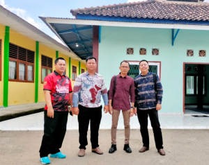 Komisaris TR Jaya Grup Renovasi Mushola SMAN 1 Sanga Desa, Tariman : Pendidikan Harus Dibantu Bersama