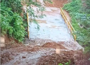 Tak Ada Papan Proyek, Jembatan Desa Prabumenang Diduga Gunakan Pipa Bekas