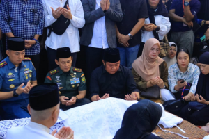 Detik-Detik Mengharukan! Gubernur Sumsel Lepas Sang Pendahulu dengan Doa dan Penghormatan