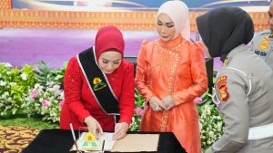Hangat dan Penuh Haru, Ibu Asuh Polwan Polda Sumsel Resmi Berganti dari Ny Dewwy ke Ny Eka Sandi