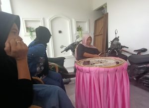 Viral Video Aksi di Kantor TSM, Ibu-Ibu Royyan Mulia Tegaskan : Itu Bukan Suara Mayoritas!