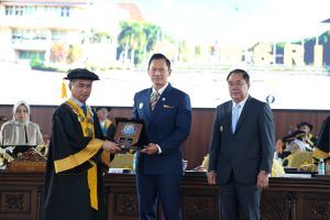 Wagub Cik Ujang Dampingi AHY di Wisuda Unsri, Alumni Diminta Jadi Pencipta Peluang