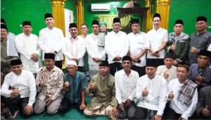 Safari Ramadhan di Karang Raja, Arlan Pererat Ukhuwah dan Serahkan Bantuan untuk Masjid An-Nur