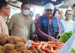 Wabup Rohman Turun Langsung ke Pasar Randik, Harga Sembako Aman Jelang Lebaran!