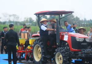Kapolri dan Gubernur Herman Deru Tanam Jagung di Ogan Ilir, Dukung Swasembada Pangan Nasional