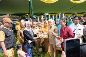 Wabup Widia Ningsih Turun Langsung, Pasar Murah Lahat Diserbu Warga
