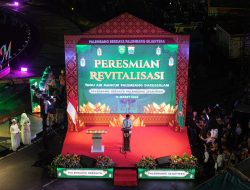 Ratu Dewa Resmikan Air Mancur Ikonik Palembang, Ribuan Warga Padati Masjid Agung