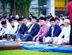 Sholat Id di Pendopo Griya Bumi Serasan Sekate, Bupati Toha Tohet Ajak Warga Muba Perkuat Persatuan