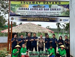 Dari Balik Jeruji ke Lahan Produktif! Warga Binaan Rutan Palembang Sukses Panen Terong