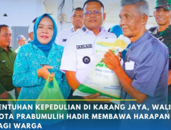 Tangis Haru Warga Karang Jaya Pecah Saat Wali Kota Prabumulih Serahkan Bantuan Beras dan Minyak