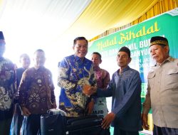 Di Tengah Kesibukan, Bupati Toha Hadiri Halal Bihalal di Mangun Jaya dan Salurkan Bantuan untuk Warga