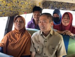 Tinggalkan Mobil Dinas, Wali Kota Ratu Dewa Naik Bus dan Angkot ke Kantor!