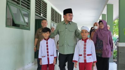 Kembali ke Sekolah Lama, Prima Salam Disambut Haru Guru dan Siswa SMP Kartika II-1 Palembang