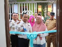 Haru! Jajaran Pemasyarakatan Sumsel Bedah Rumah Warga hingga Serahkan Kunci Langsung