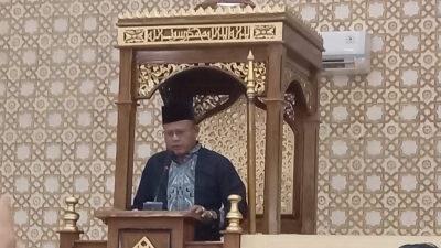 Ribuan Jamaah Padati Islamic Center Prabumulih, Wali Kota Arlan Serahkan Hewan Kurban