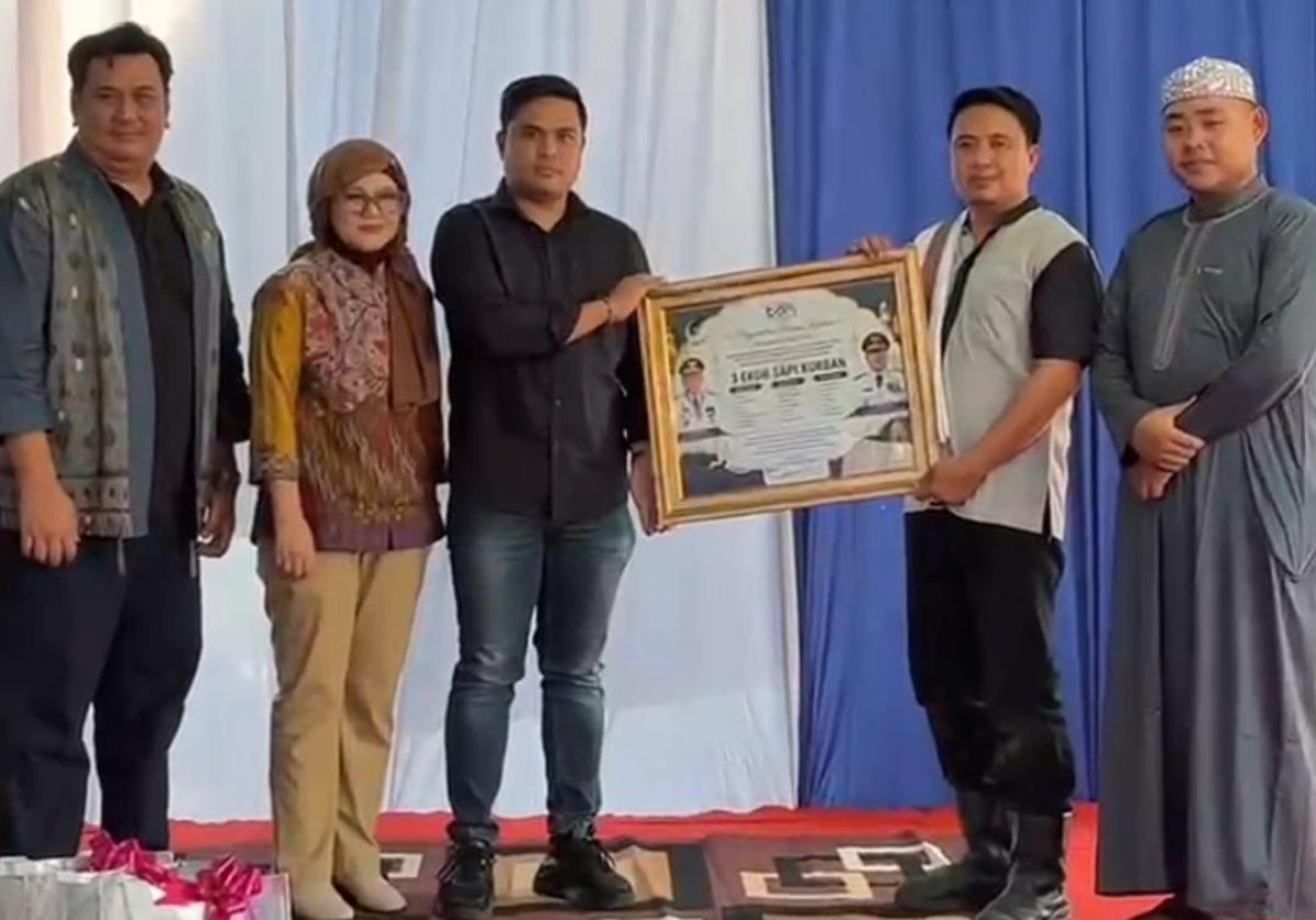 Melalui TJSL, PT Tirta Sriwijaya Maju (Perseroda) bagikan daging kurban kepada masyarakat sekitar