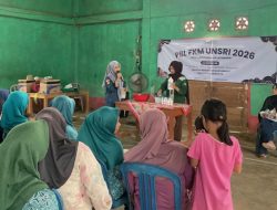 Mahasiswa FKM Unsri Edukasi Warga Desa Menten Cegah DBD Lewat Gerakan Zero Jentik