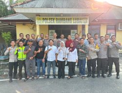 Penuh Haru, AKP Afrinaldi Dilepas dari Polsek Lubai, Forkopimcam dan Masyarakat Beri Penghormatan