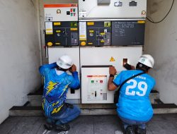Di Balik Penormalan Listrik Seberang Ulu I, Puluhan Petugas PLN Berjibaku Hingga Siang