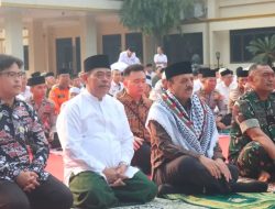 Langit Lahat Masih Kering, Bupati Bursah Ajak Warga Bersimpuh dalam Sholat Istisqa