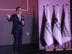 Transformasi Berorientasi Pelanggan, PLN Raih Sector Champion dan Runner Up BUMN Layanan Terbaik Danantara Indonesia CX100 Award 2026